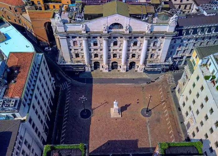 Piazza Affari Milano