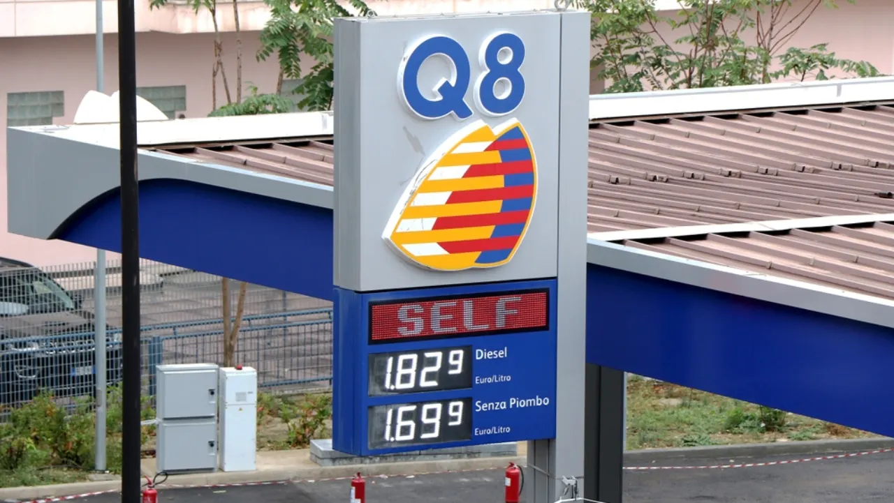 Stazione di rifornimento Q8