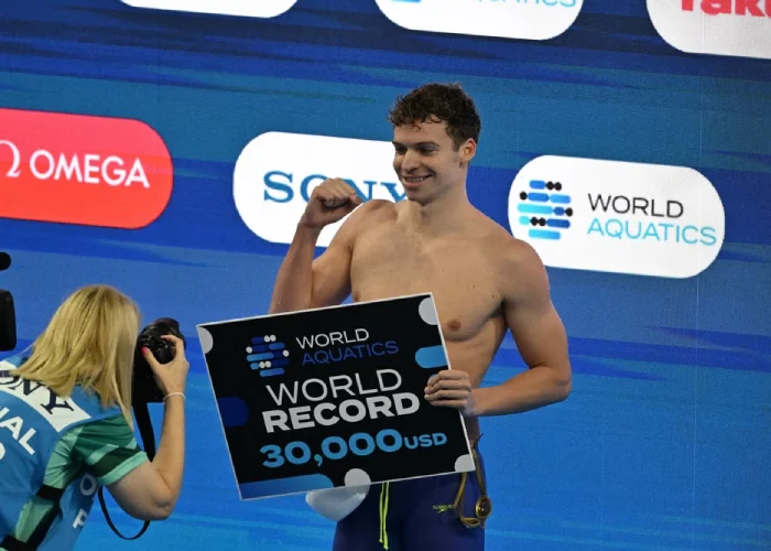 Il record mondiale del 2025 di Léon Marchand