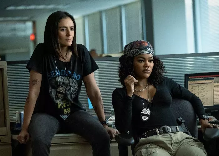 Sasha Calle e Teyana Taylor in una scena di The Rip - Soldi sporchi