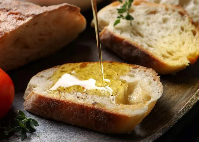 Bruschette pane e olio extravergine, specialità di alcune sagre nel Lazio