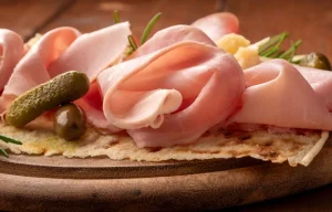 Prosciutto cotto cancerogeno, cosa ha detto (veramente) l'Oms