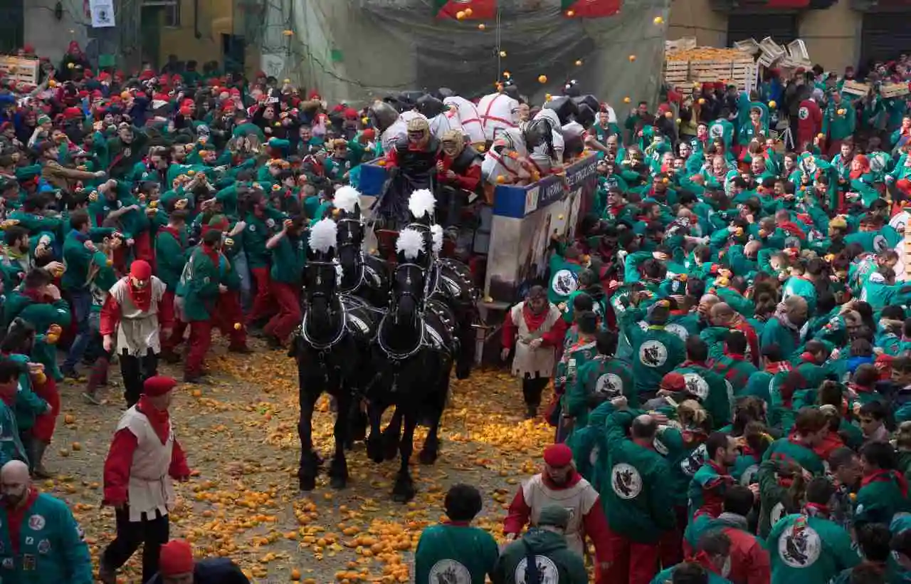 Il programma del Carnevale di Ivrea ha al centro la battaglia delle arance