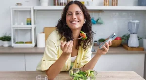 Dieta della longevità di Garattini: come mangiare meglio e vivere più a lungo