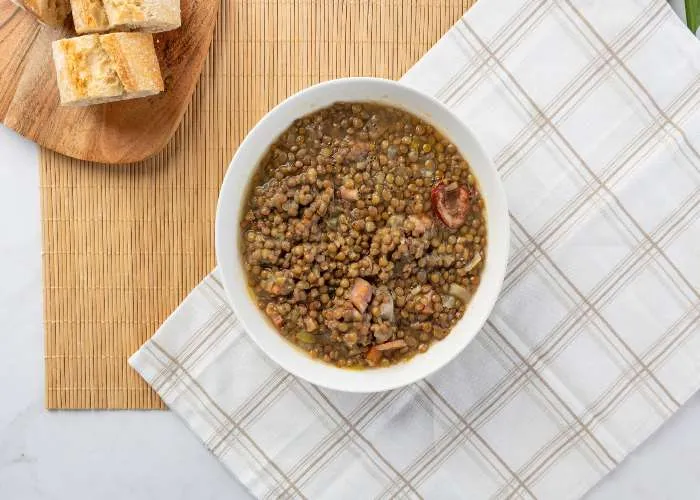 Una zuppa di lenticchie e ceci