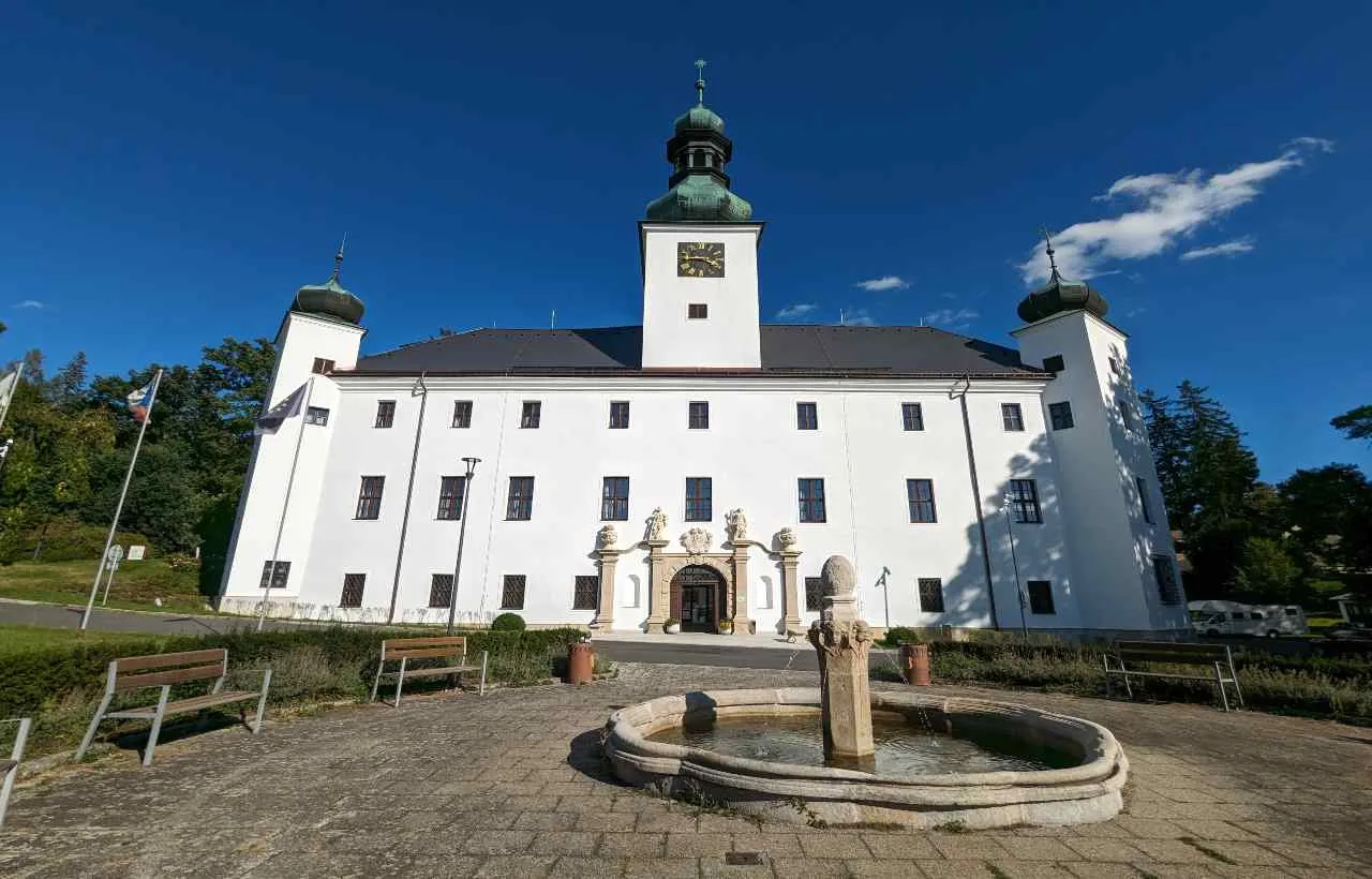 Ch&acirc;teau Tře&scaron;ť in Boemia, esempio di un Salvaged Stays