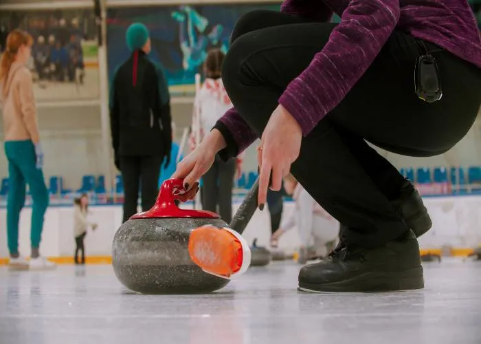 Una partita di curling