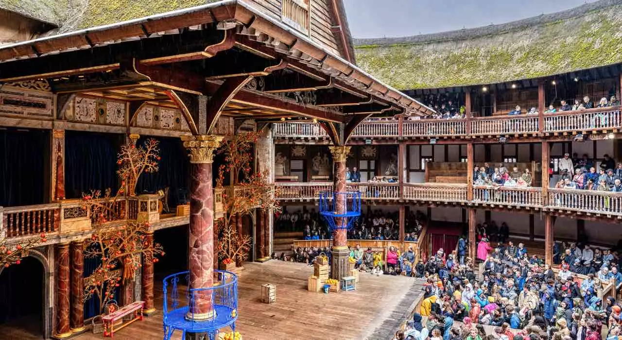 Globe Theatre Londra interno