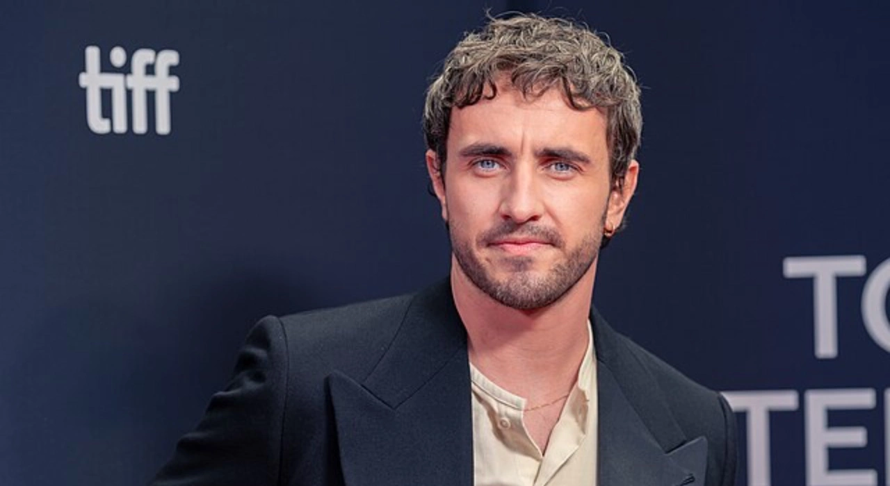 Paul Mescal al Toronto International Film Festival nel 2025, inquadratura a mezzo busto, sul red carpet che sorride e guarda in camera