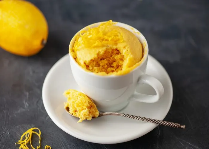 Mug cake fit allo yogurt e limone