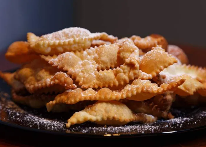 Frappe o chiacchiere, tipicità di Carnevale