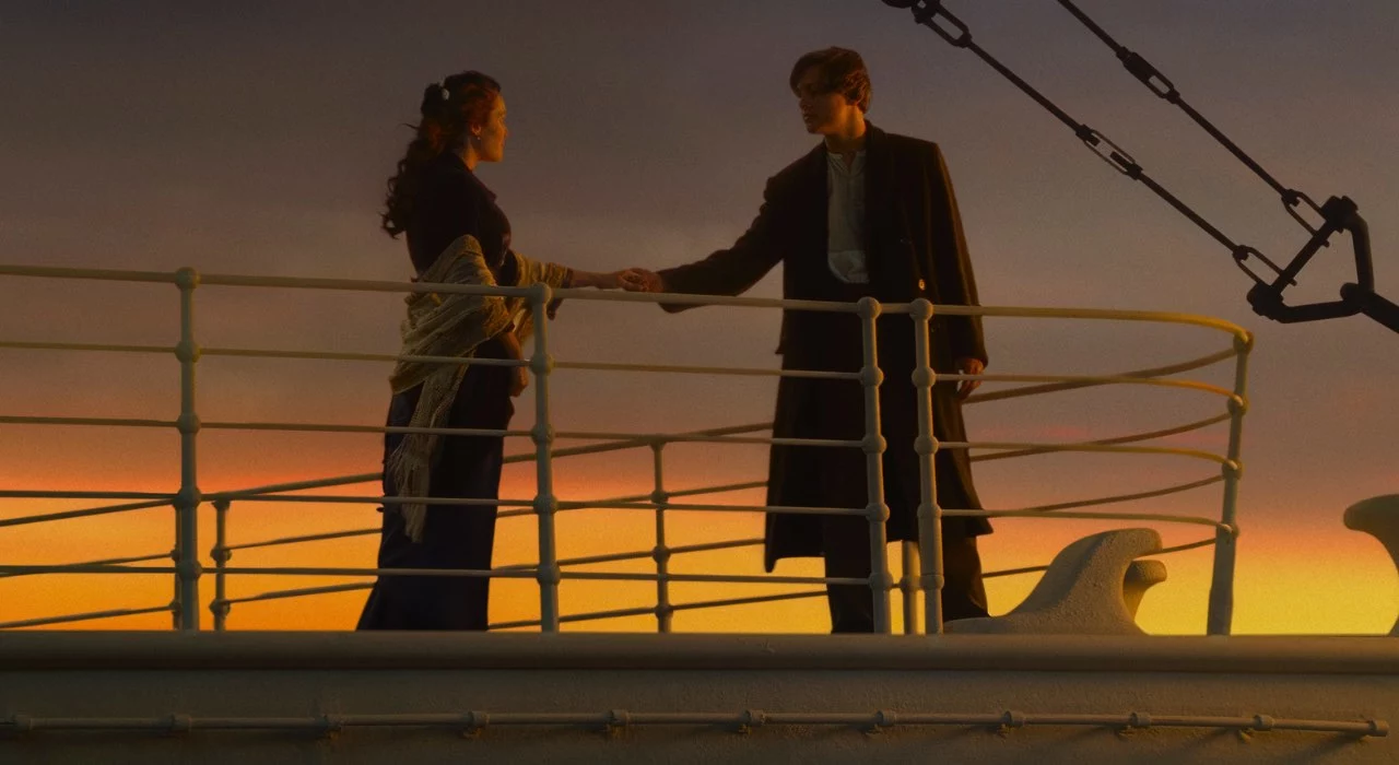 Una scena del film Titanic al tramonto