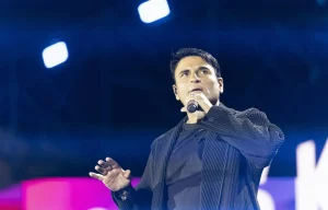 Chi è Sal Da Vinci: biografia e testo della canzone di Sanremo 2026