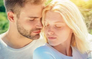 Cosa sono i feromoni e come funzionano per donne e uomini