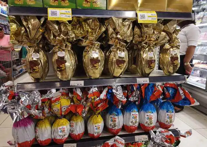Uova di Pasqua in un supermercato