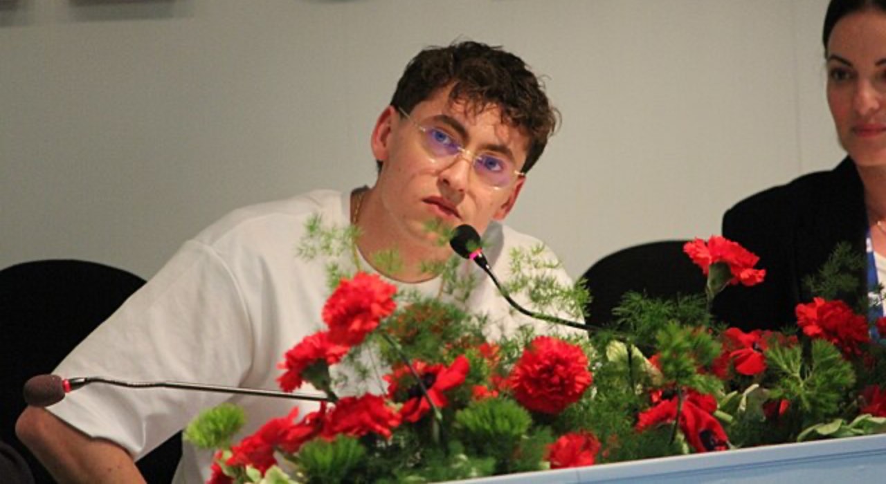 Tredici Pietro alla conferenza stampa del Festival di Sanremo 2026