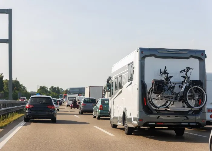 Auto incolonnate nel traffico