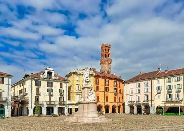Piazza Cavour a Vercelli