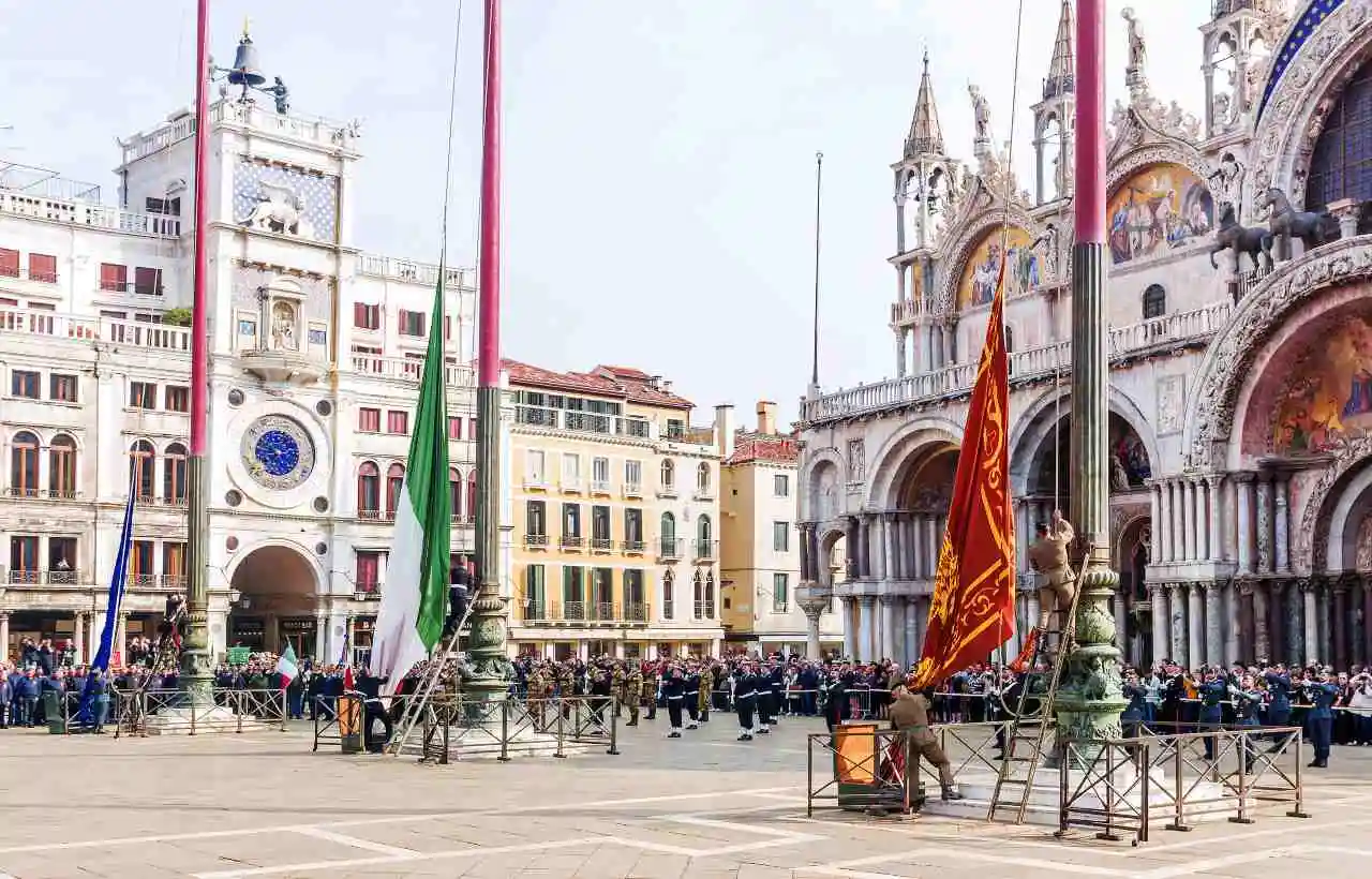 Venezia 25 aprile preparativi Festa di San Marco