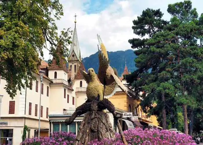 Scultura di fiori a Merano