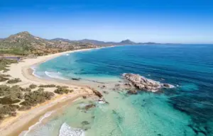 Costa Rei e Calasetta: le spiagge meno note della Sardegna sono le mete più cercate dell'estate 2026