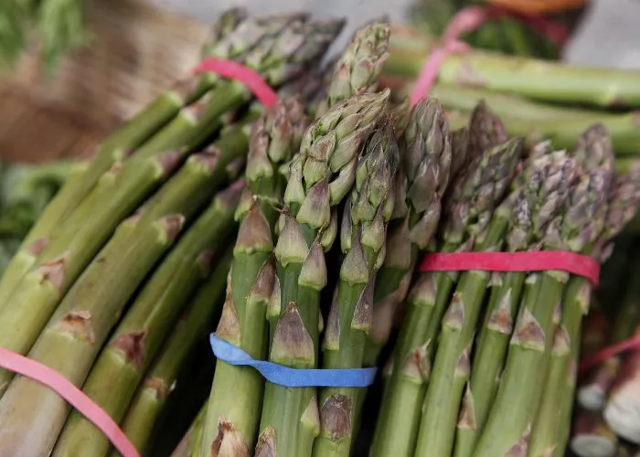 Asparagi tipici prodotti delle sagre in Piemonte a maggio