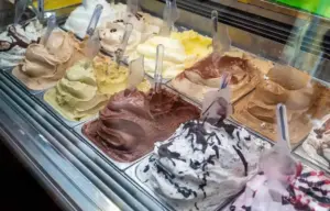 Come riconoscere un buon gelato artigianale, ecco cosa guardare