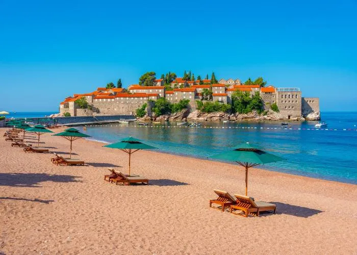 Dove andare vacanza Montenegro 2026 - La spiaggia di Sveti Stefan