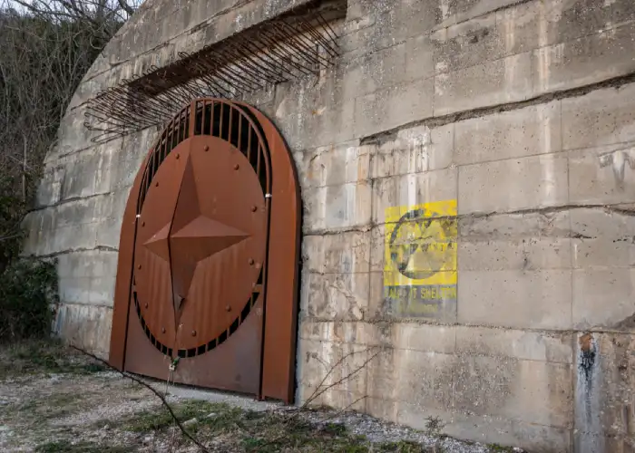 Bombing Day 2026 - Ingresso di una galleria-bunker