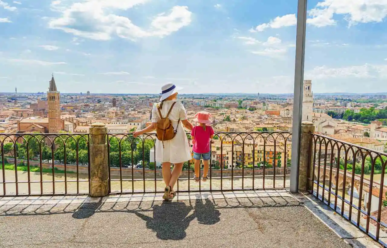 famiglia in vacanza a Verona