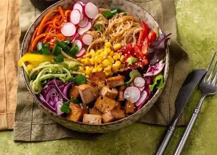 Poke vegana con tofu e verdure