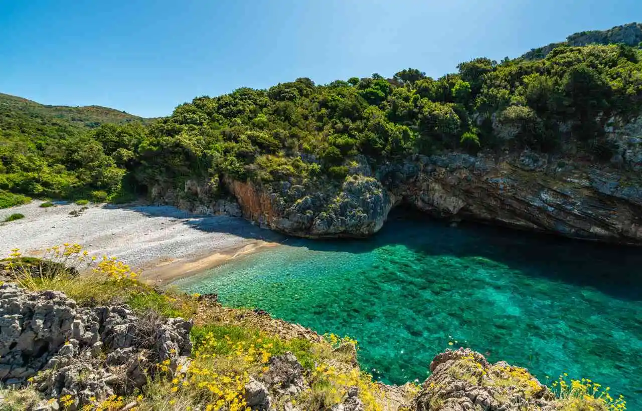 Spiaggia di Cala Bianca a Marina di Camerota in Cilento