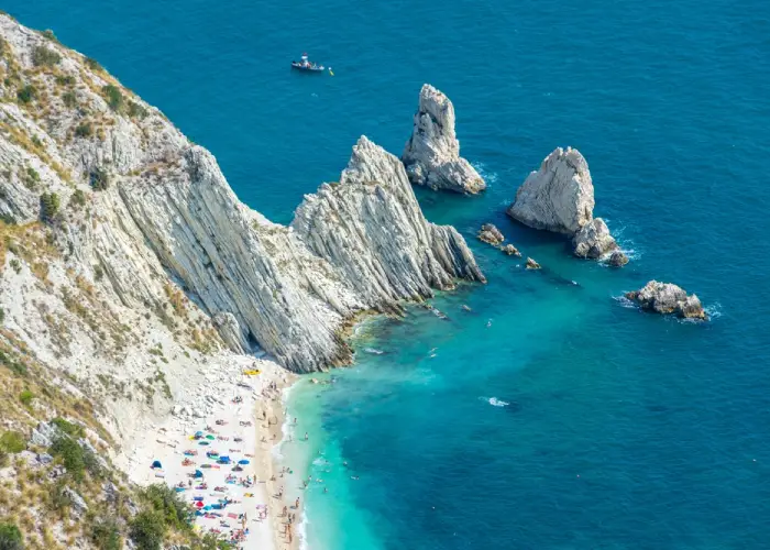 Spiaggia delle Due Sorelle, Conero
