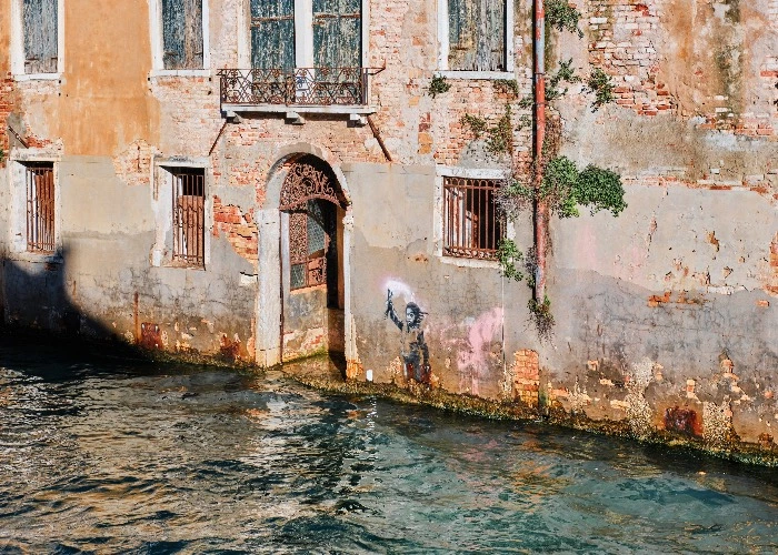 Migrant Child a Venezia