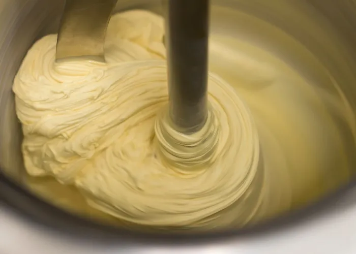 Un momento della realizzazione del gelato