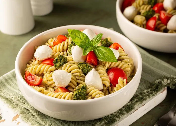 Pasta fredda pesto, pomodorini e mozzarella