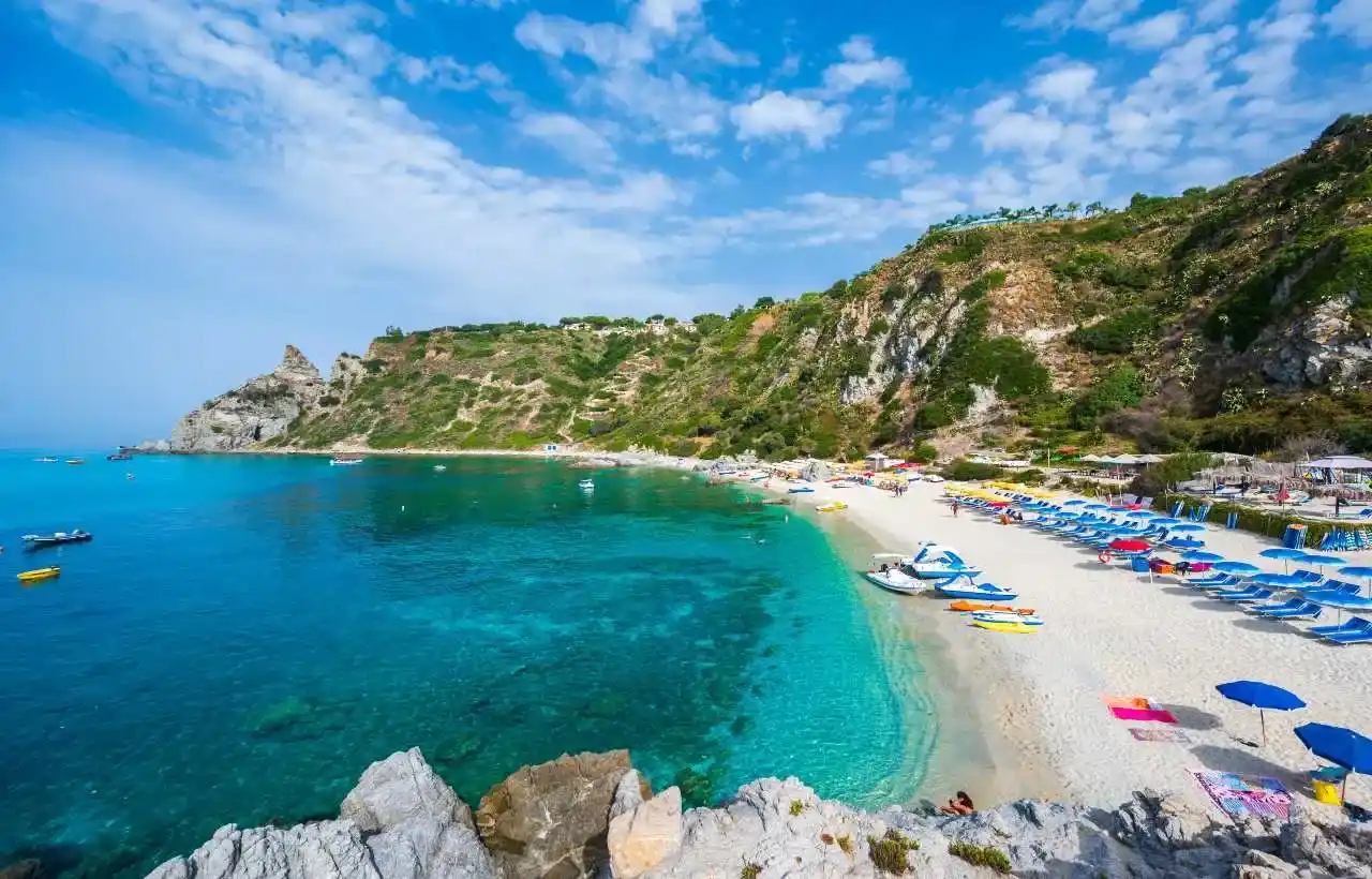 Spiaggia Grotticelle a Capo Vaticano in Calabria
