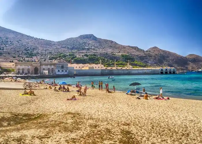 Una spiaggia sull'Isola di Favignana