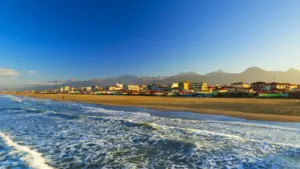 La Prima Estate 2026, il festival con artisti internazionali (e non) e yoga in spiaggia