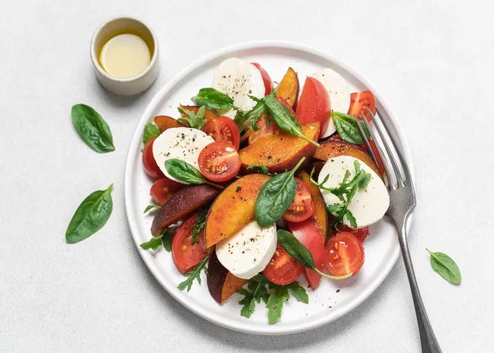Caprese di pesche