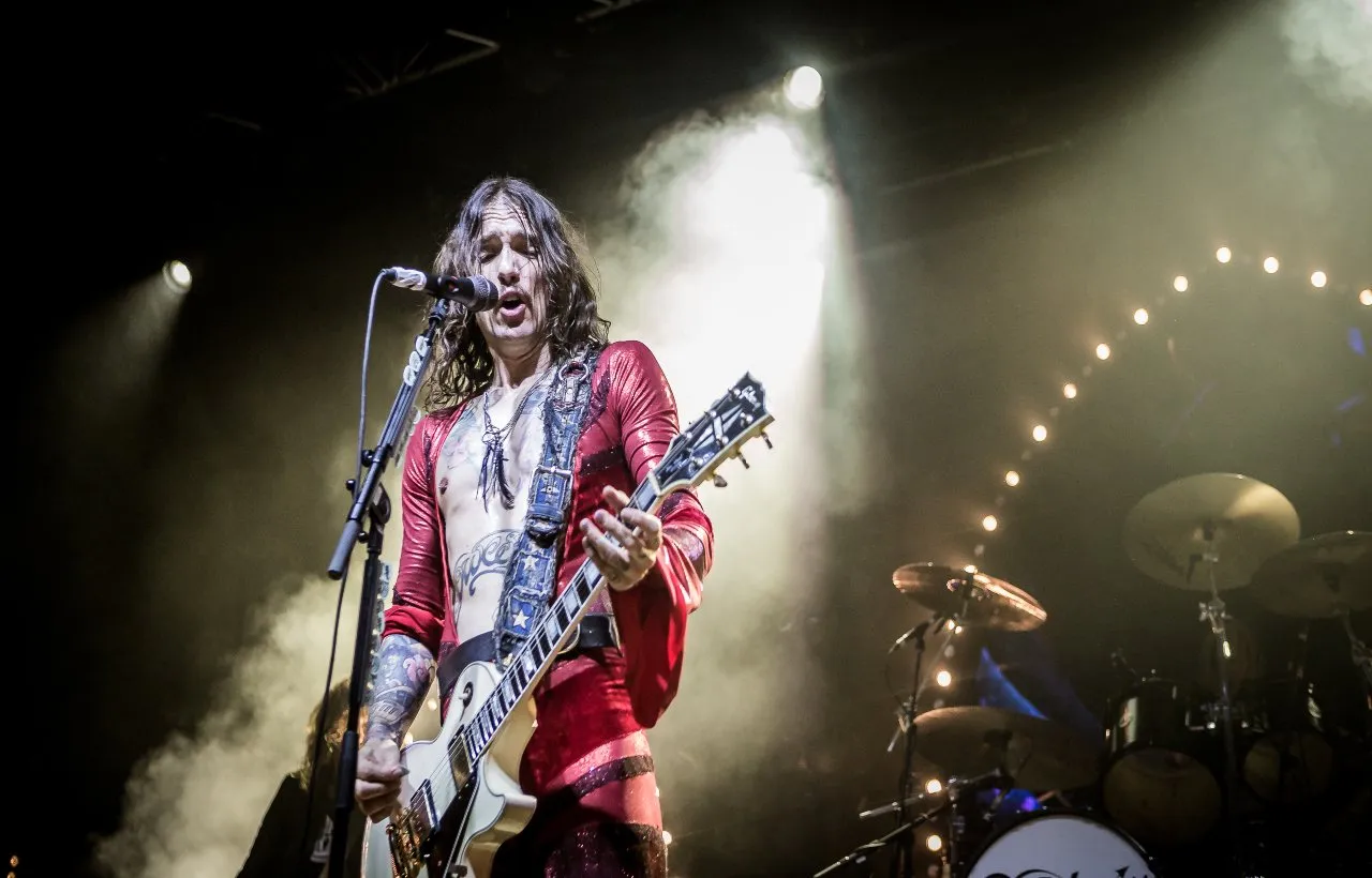 The Darkness in concerto