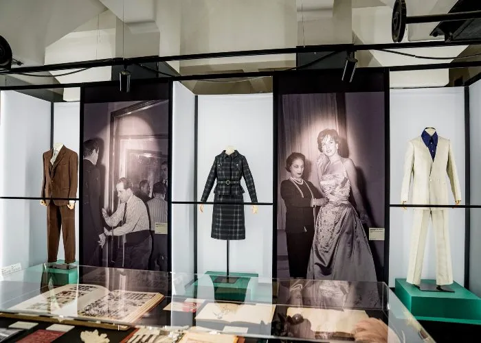 07_Moda in Luce 1955-1975. Roma fra glamour e innovazione industriale - Musei Capitolini, Centrale Montemartini.jpg
