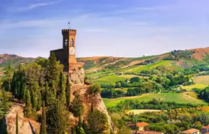 Cosa vedere a Brisighella, il borgo che sta conquistando i social