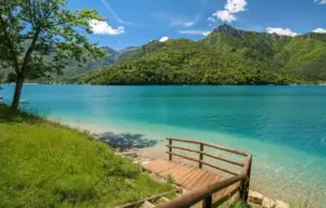 Vacanze sul Lago di Ledro 2026: cosa vedere e dove fare il bagno