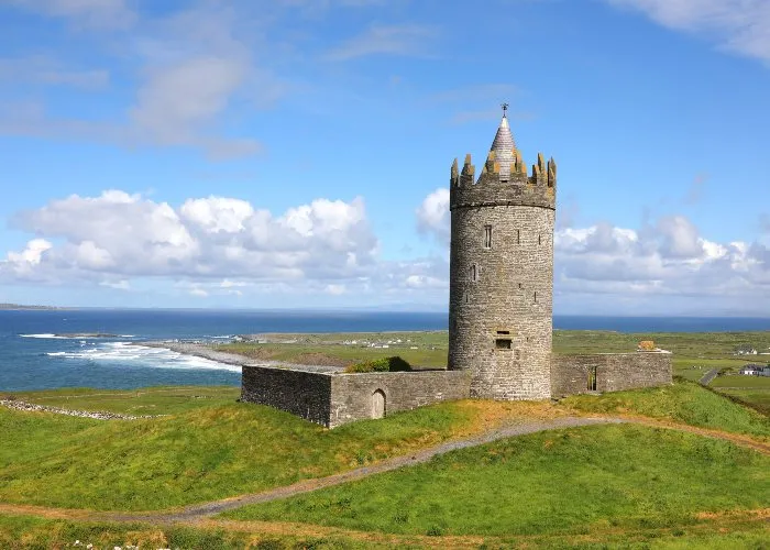Doonagore Castle nella Contea di Clare in Irlanda