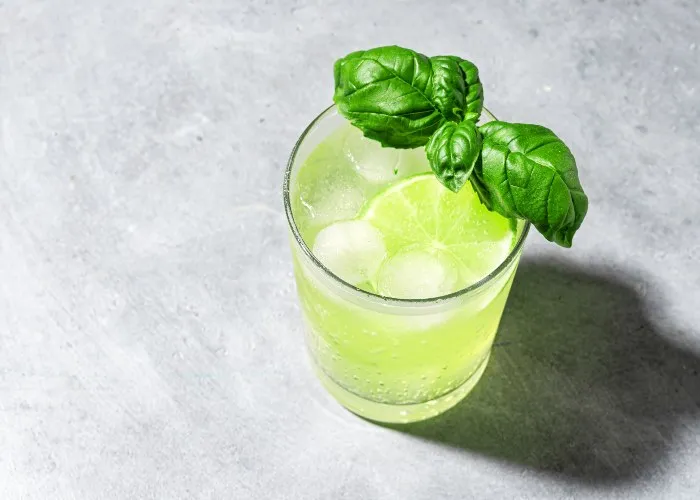 Basil Lemonade Smash uno degli aperitivi analcolici
