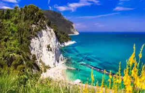 Vacanze Conero 2026: le migliori spiagge raggiungibili a piedi