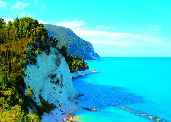Spiaggia del Frate vacanze Conero 2026