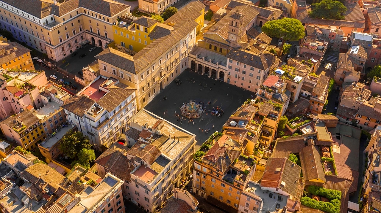 Piazza Santa Maria in Trastevere si prepara per la Festa de Noantri 2026