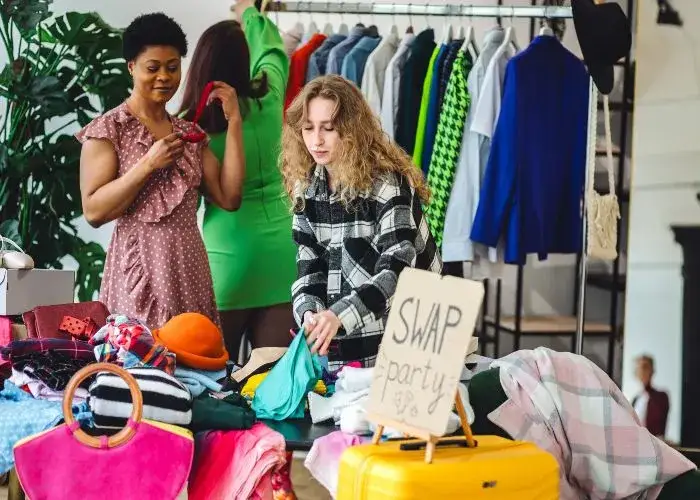 Ragazze durante uno swap party